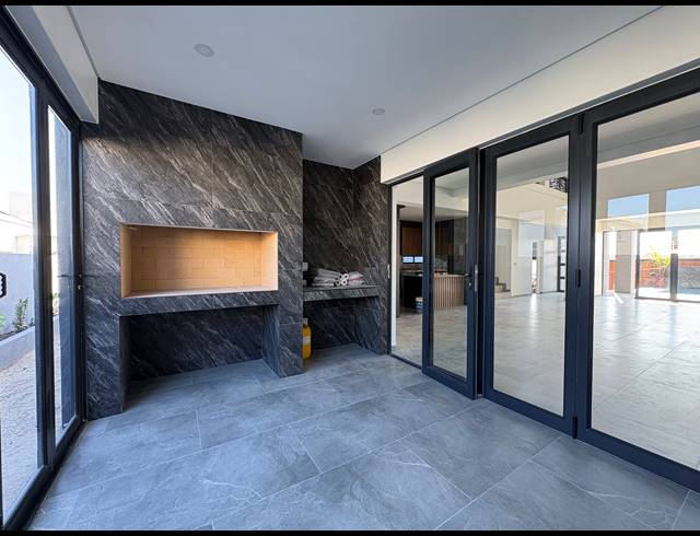5 BEDROOM HOUSE FOR SALE IN SANDOWN